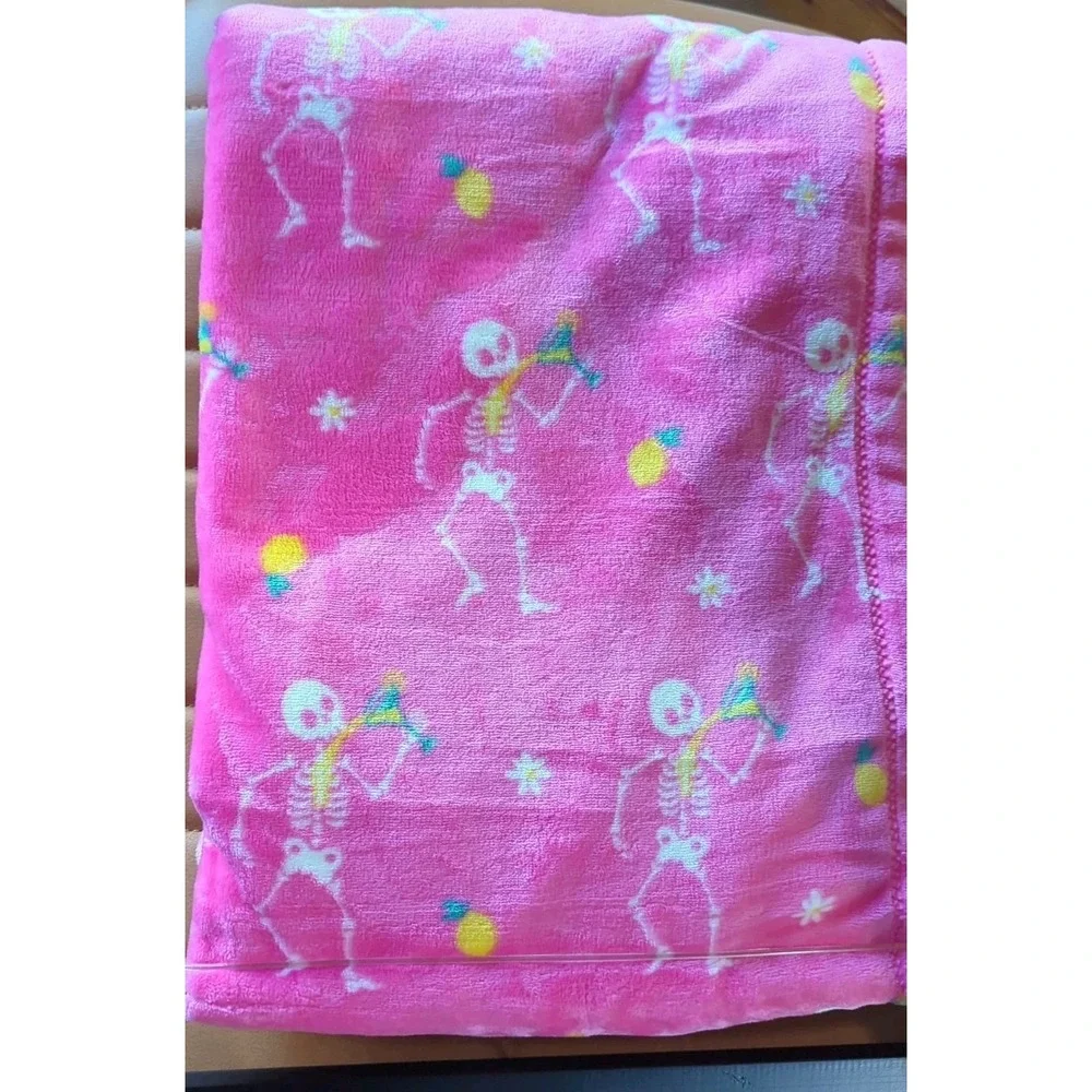 SUMMERWEEN Skeleton‎ Margarita Plush Blanket Halloween Pink Spooky Season
